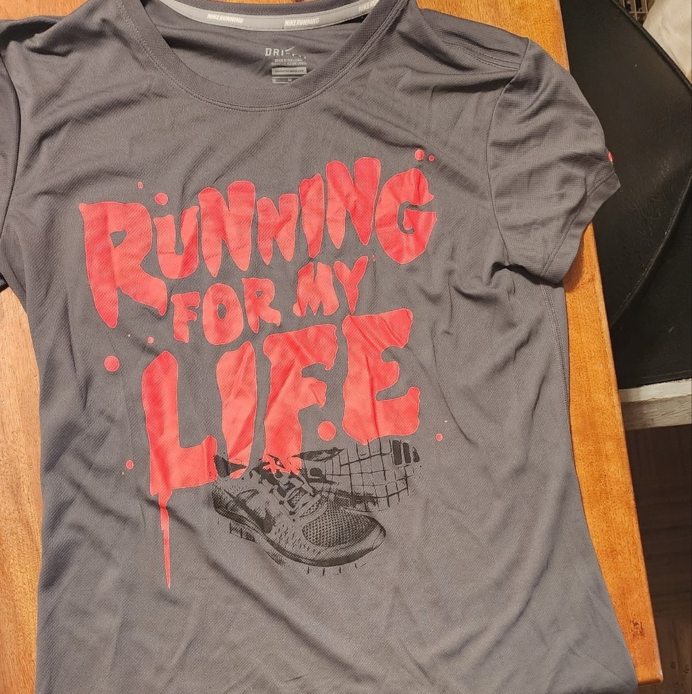 Size Medium Nike DriFit T-shirt